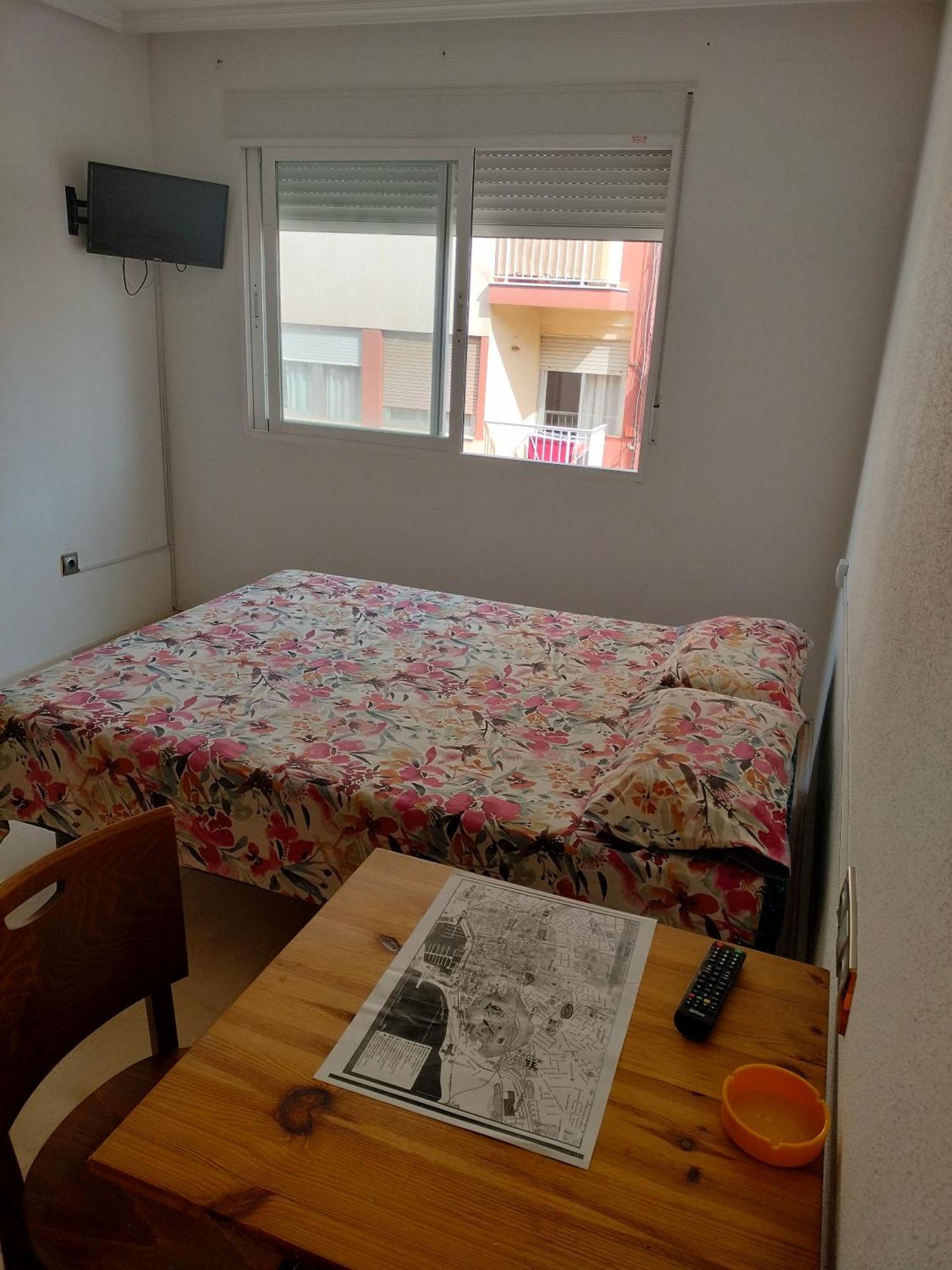 Holiday Centre Deluxe Apartment Аликанте Екстериор снимка