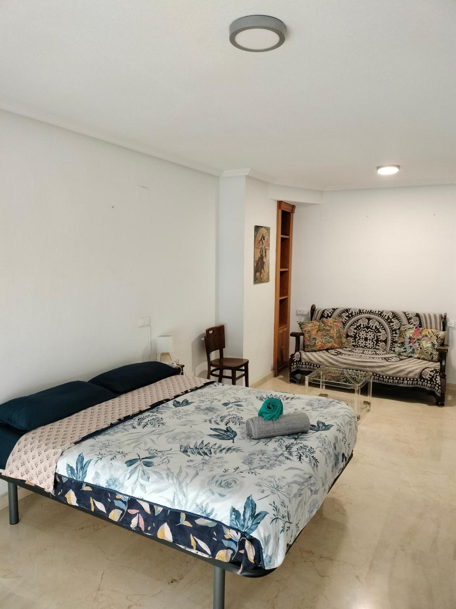 Holiday Centre Deluxe Apartment Аликанте Екстериор снимка