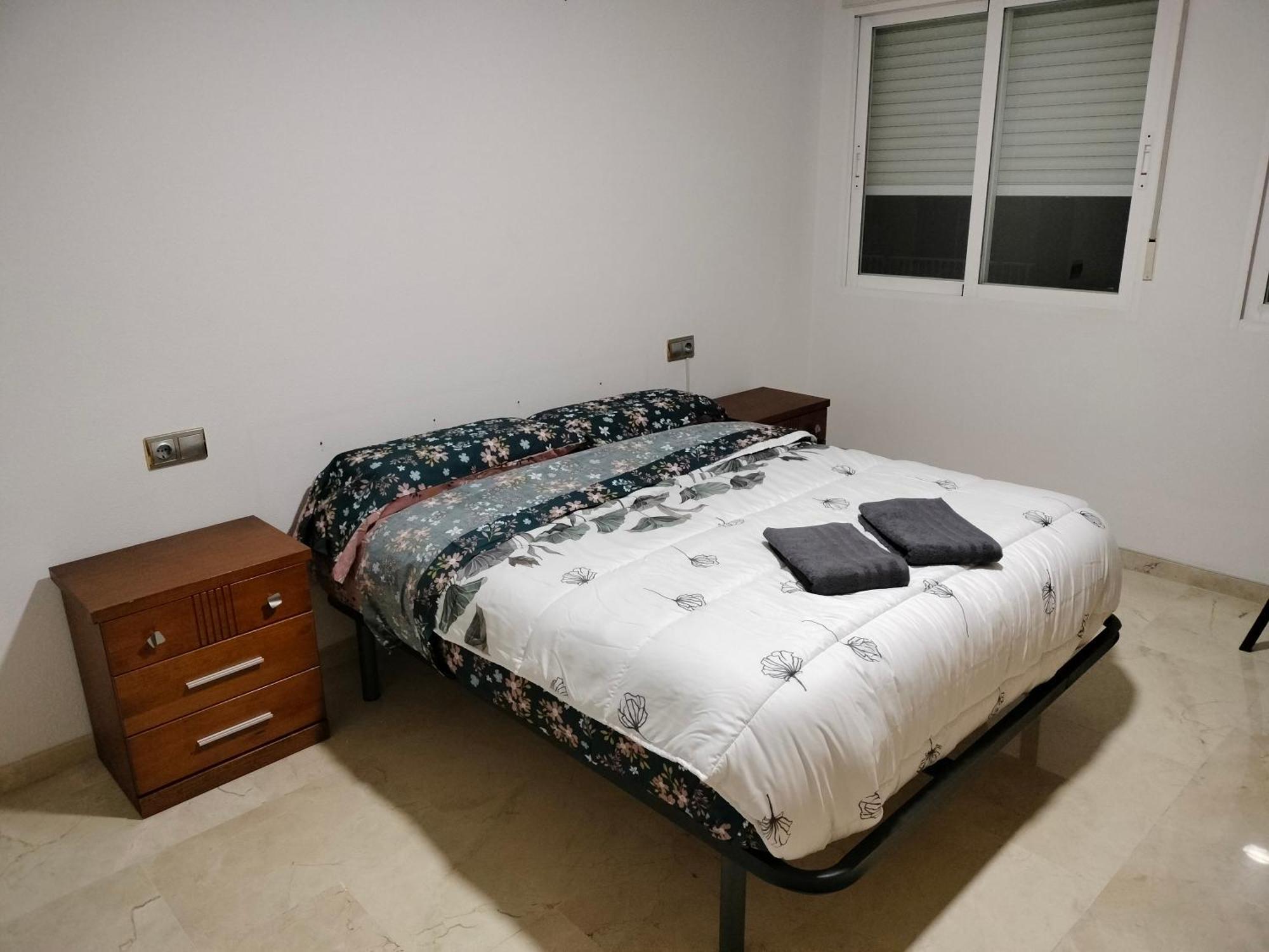 Holiday Centre Deluxe Apartment Аликанте Екстериор снимка