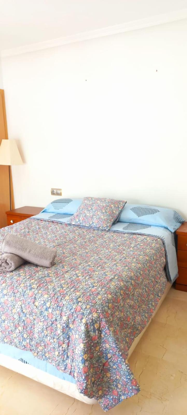 Holiday Centre Deluxe Apartment Аликанте Екстериор снимка