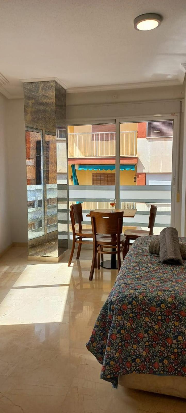 Holiday Centre Deluxe Apartment Аликанте Екстериор снимка